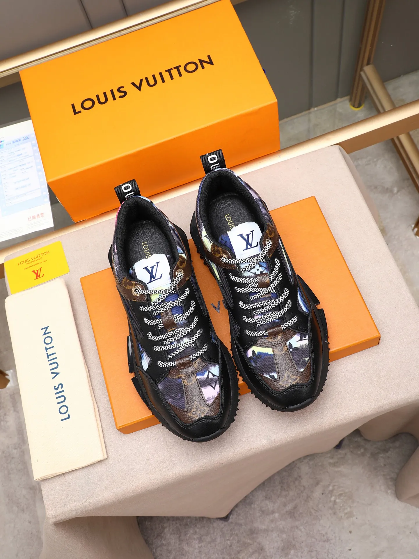 Men's shoes 💰460 [LV] Made of imported L special fabric spliced ​​with cowhide and comfortable mesh lining. Privately molded foam TPU outsole, super light and comfortable on the feet! Perfect last shape, generous and fashionable design, 4 colors available! Code number: 38–44 (45 customized